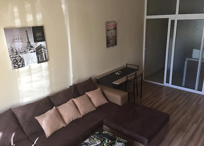 Pirotska Gn / Free Garage Daire