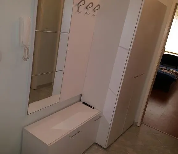 Pirotska Gn / Free Garage Daire *