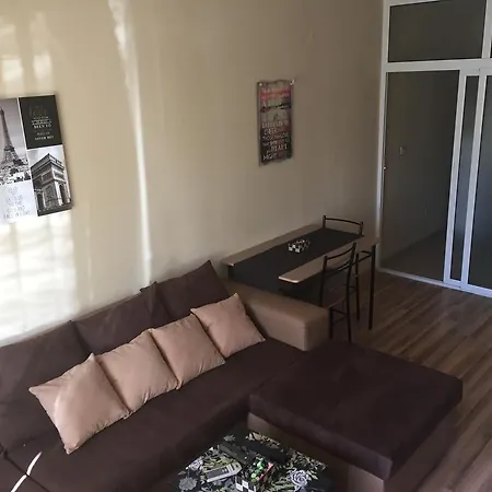 Pirotska Gn / Free Garage 아파트