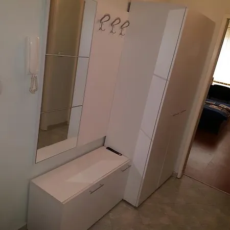 Pirotska Gn / Free Garage Apartamento *