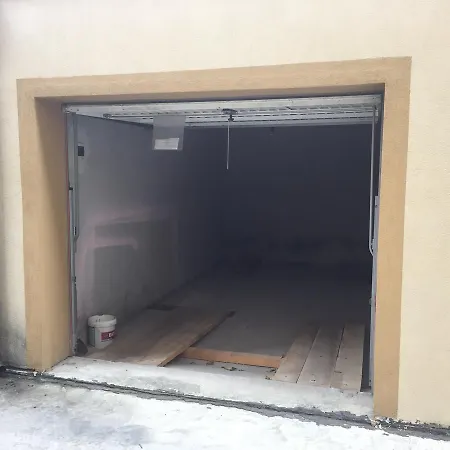 Pirotska Gn / Free Garage Lägenhet